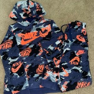 Nike outfit (boys large)